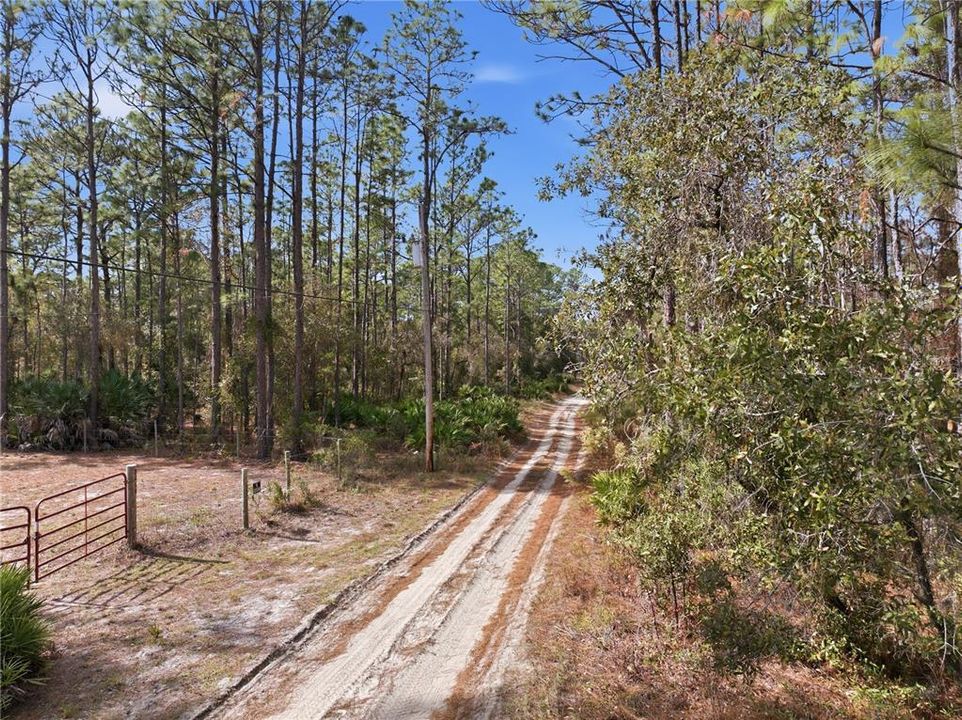 待售: $48,999 (2.07 acres)