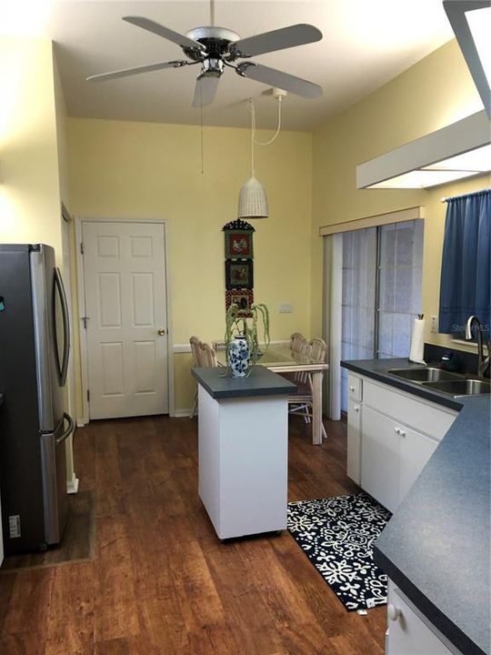 For Rent: $1,800 (3 beds, 2 baths, 1462 Square Feet)