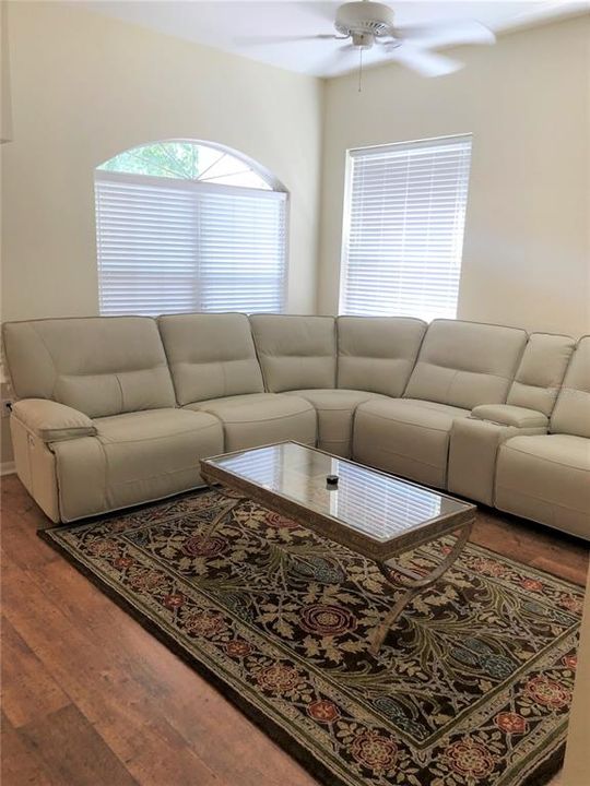 For Rent: $1,800 (3 beds, 2 baths, 1462 Square Feet)