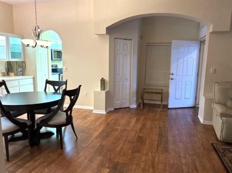 For Rent: $1,800 (3 beds, 2 baths, 1462 Square Feet)