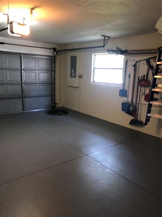 For Rent: $1,800 (3 beds, 2 baths, 1462 Square Feet)