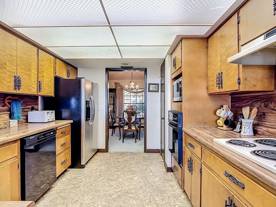 Active With Contract: $369,900 (4 beds, 3 baths, 2312 Square Feet)