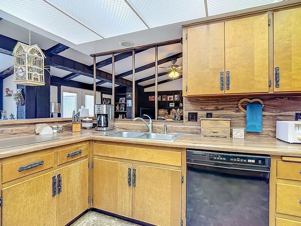 Active With Contract: $369,900 (4 beds, 3 baths, 2312 Square Feet)