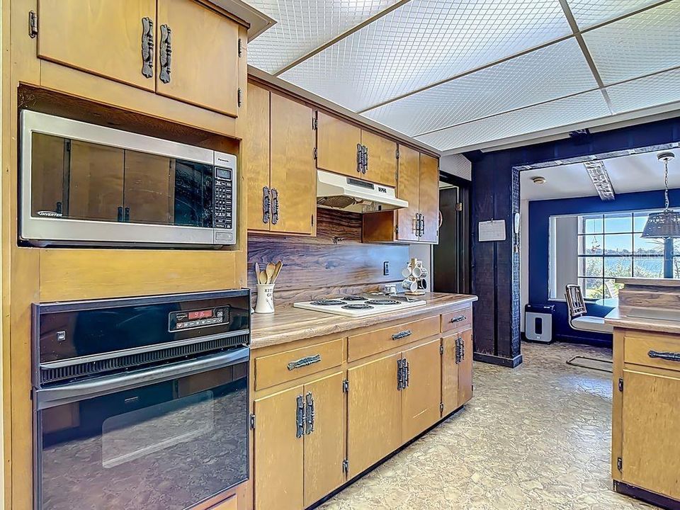 Active With Contract: $369,900 (4 beds, 3 baths, 2312 Square Feet)