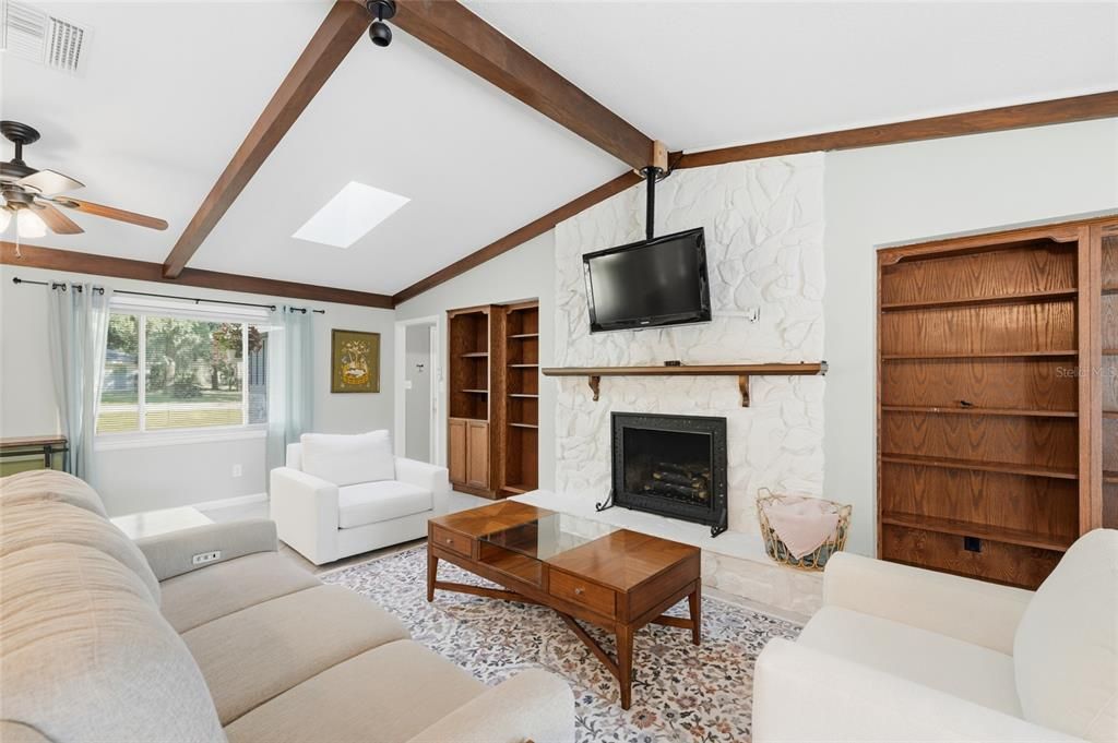 For Sale: $554,000 (3 beds, 2 baths, 2132 Square Feet)