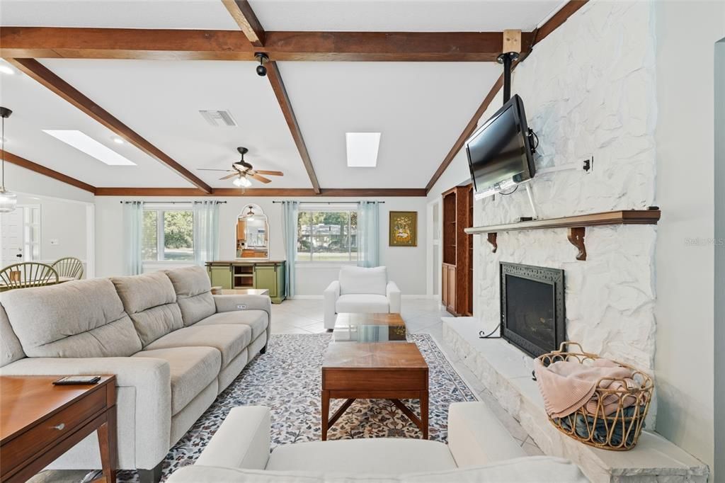 For Sale: $554,000 (3 beds, 2 baths, 2132 Square Feet)