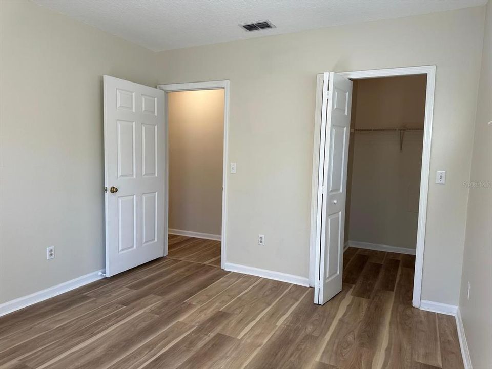 合同活跃: $1,550 (2 贝兹, 2 浴室, 996 平方英尺)