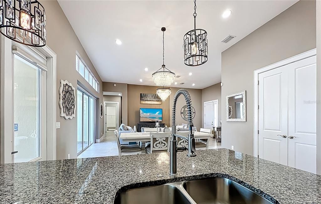 待售: $465,500 (3 贝兹, 2 浴室, 1917 平方英尺)