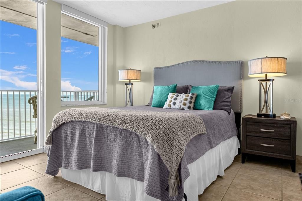 待售: $180,000 (1 贝兹, 1 浴室, 394 平方英尺)