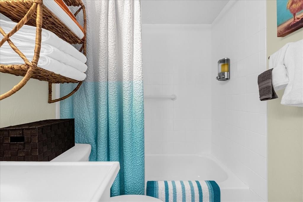 待售: $180,000 (1 贝兹, 1 浴室, 394 平方英尺)