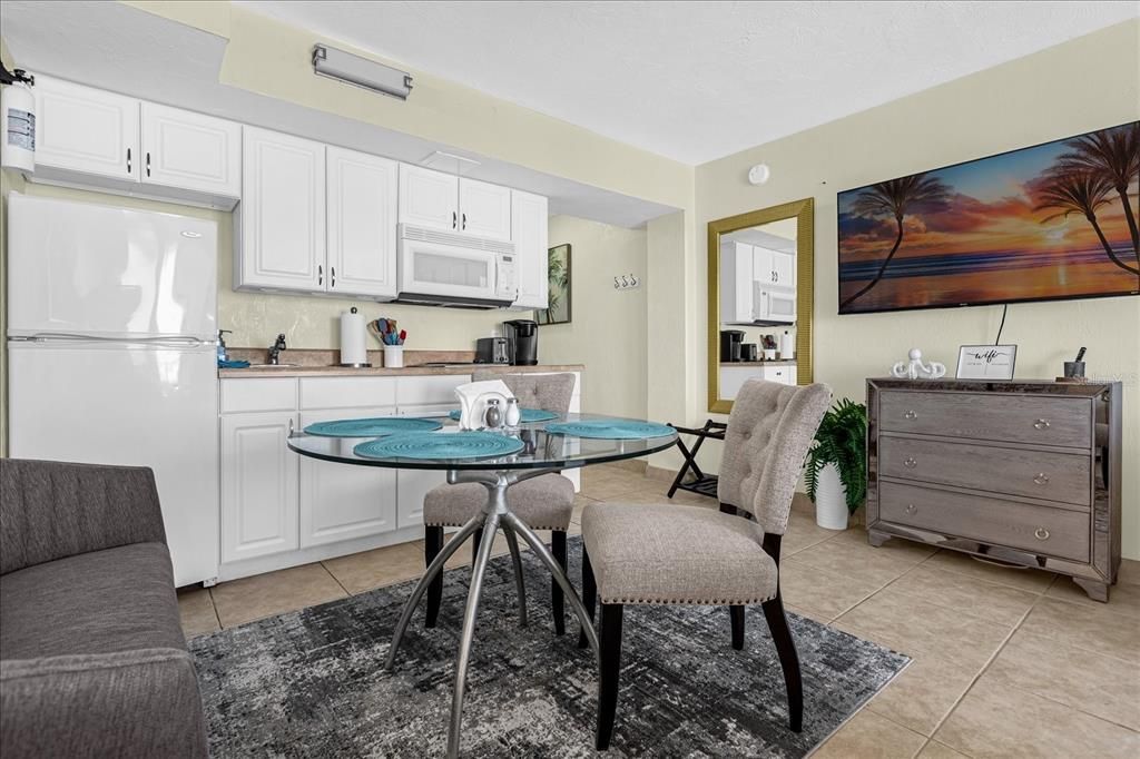 待售: $180,000 (1 贝兹, 1 浴室, 394 平方英尺)