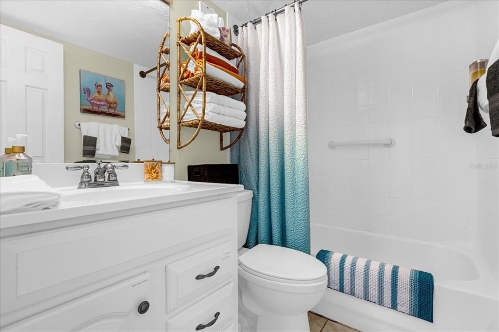 待售: $180,000 (1 贝兹, 1 浴室, 394 平方英尺)