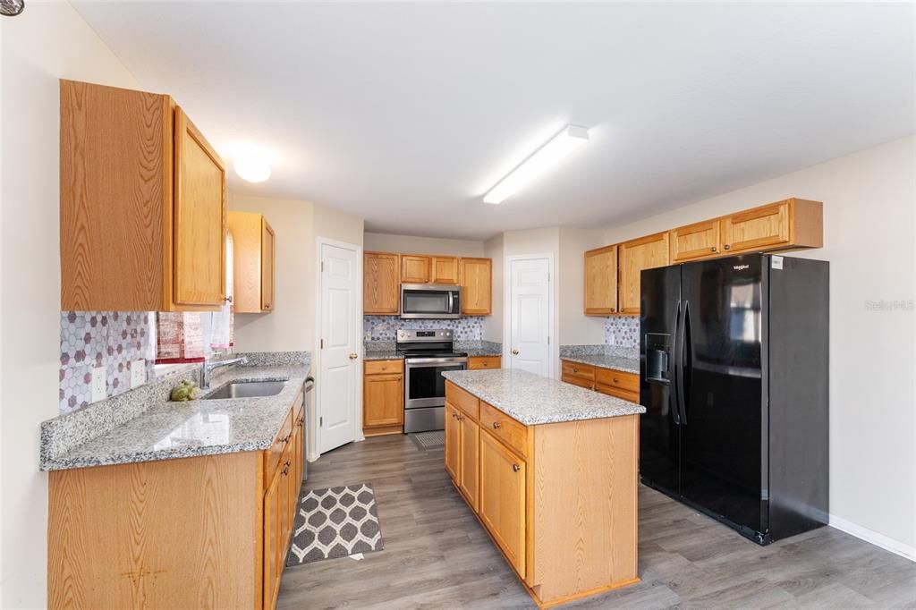 待售: $374,999 (4 贝兹, 2 浴室, 2820 平方英尺)