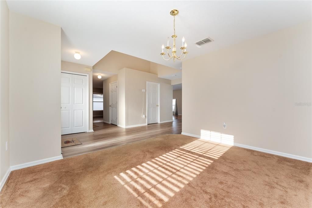 待售: $374,999 (4 贝兹, 2 浴室, 2820 平方英尺)