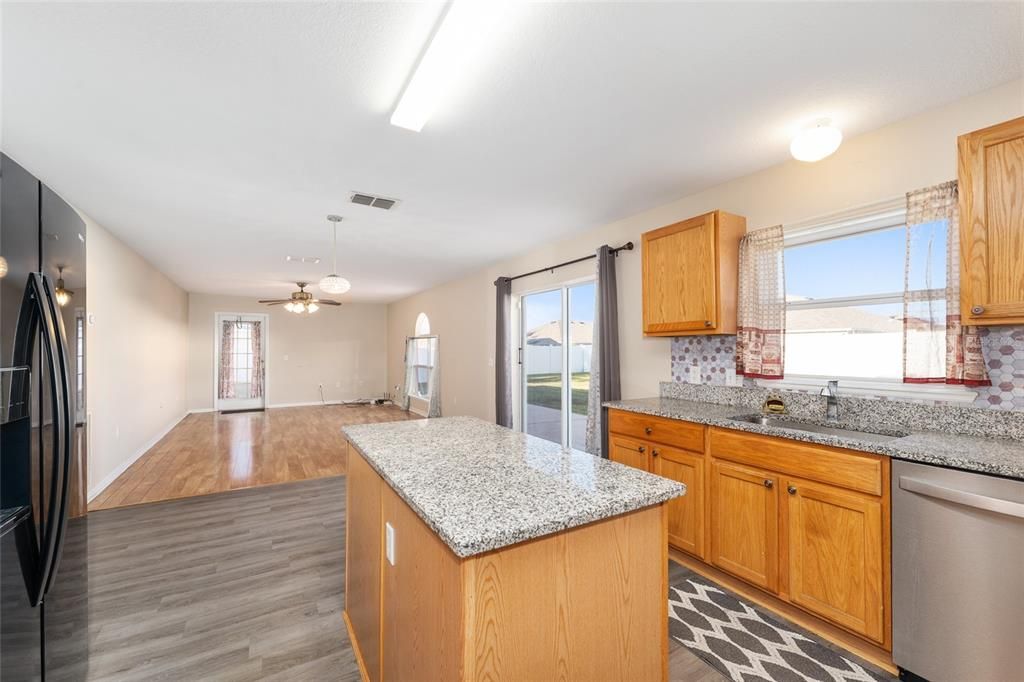 待售: $374,999 (4 贝兹, 2 浴室, 2820 平方英尺)