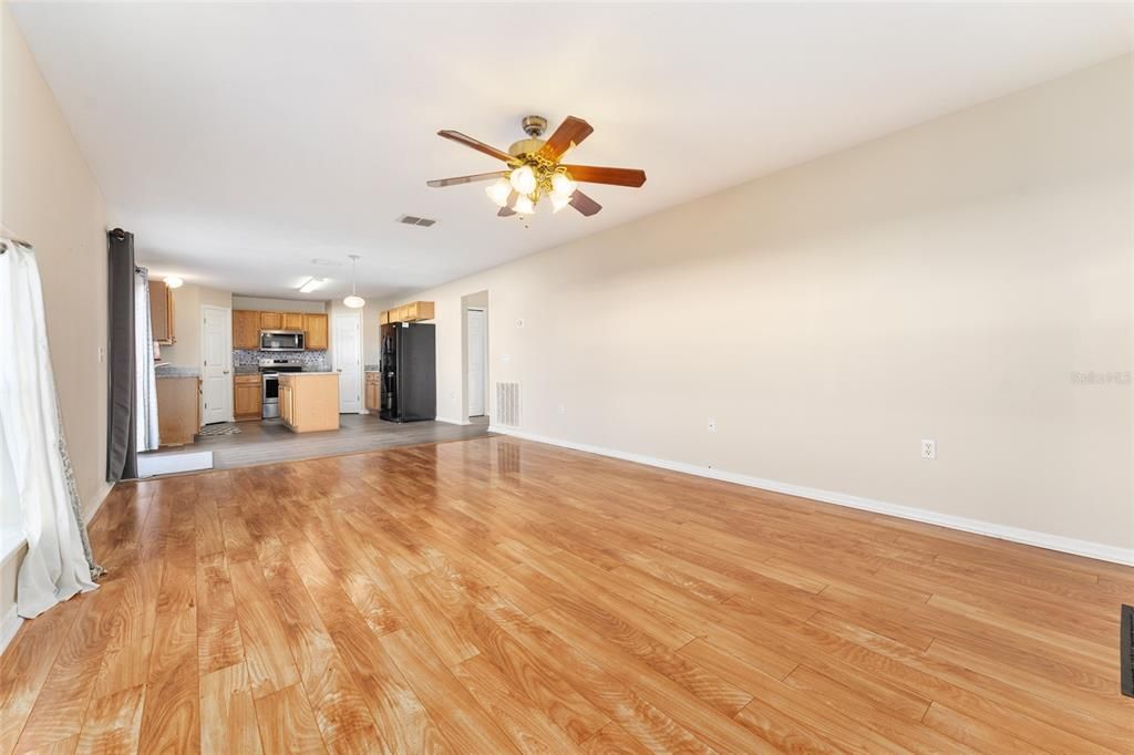 待售: $374,999 (4 贝兹, 2 浴室, 2820 平方英尺)