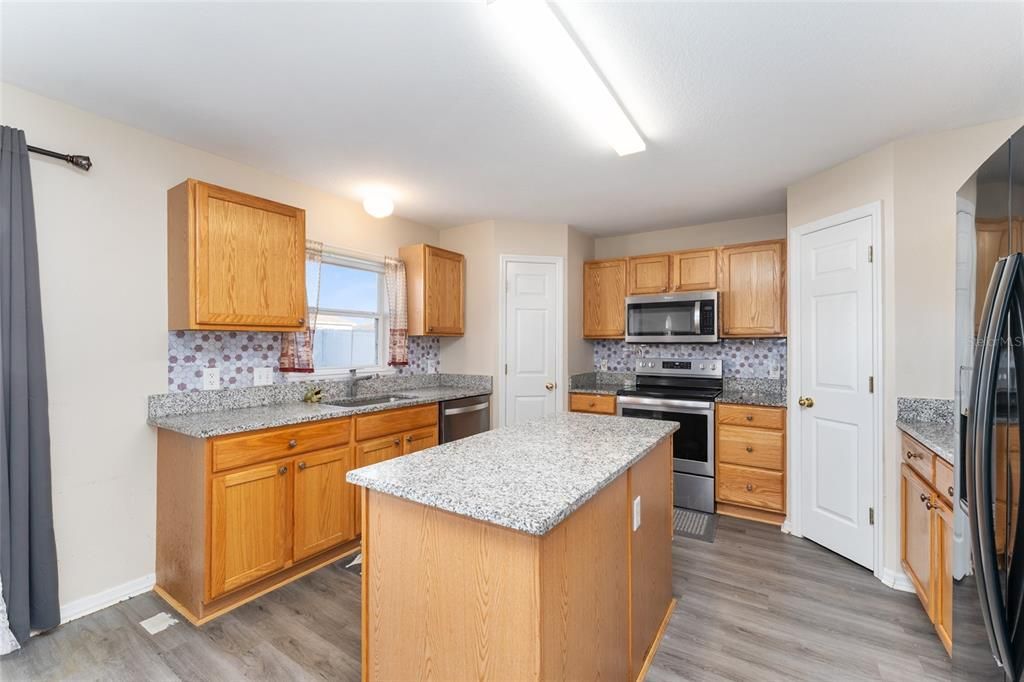 待售: $374,999 (4 贝兹, 2 浴室, 2820 平方英尺)