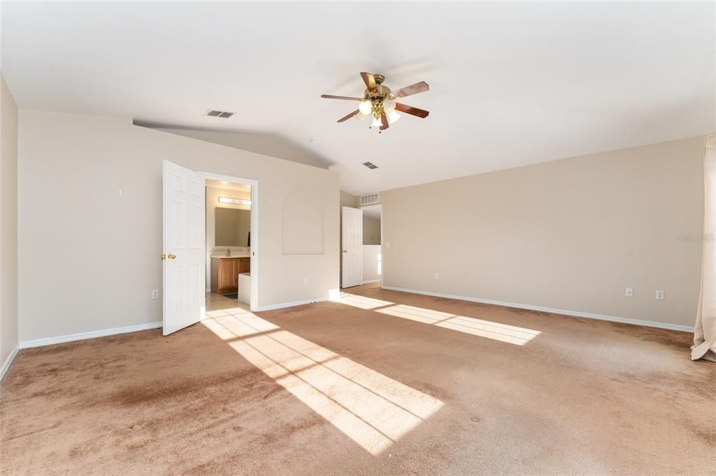 待售: $374,999 (4 贝兹, 2 浴室, 2820 平方英尺)