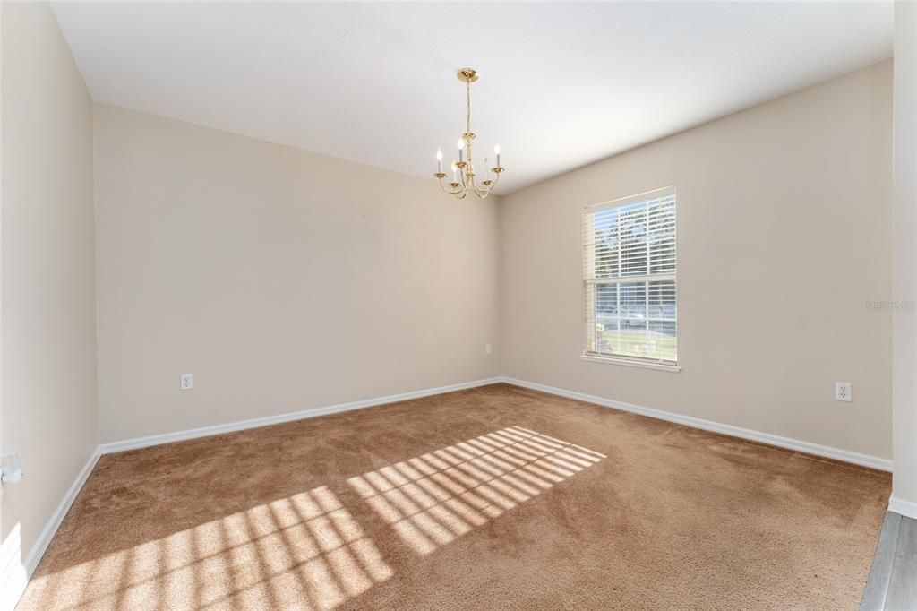 待售: $374,999 (4 贝兹, 2 浴室, 2820 平方英尺)