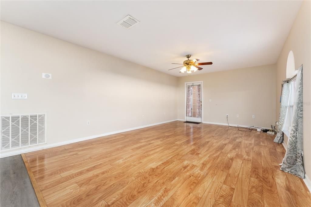 待售: $374,999 (4 贝兹, 2 浴室, 2820 平方英尺)