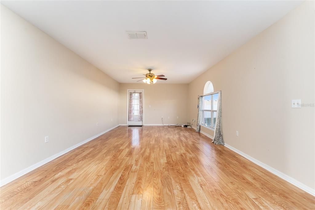 待售: $374,999 (4 贝兹, 2 浴室, 2820 平方英尺)