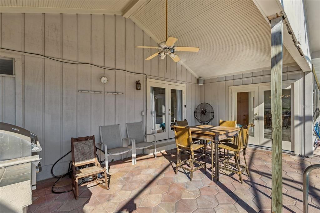 For Sale: $585,000 (3 beds, 2 baths, 2115 Square Feet)