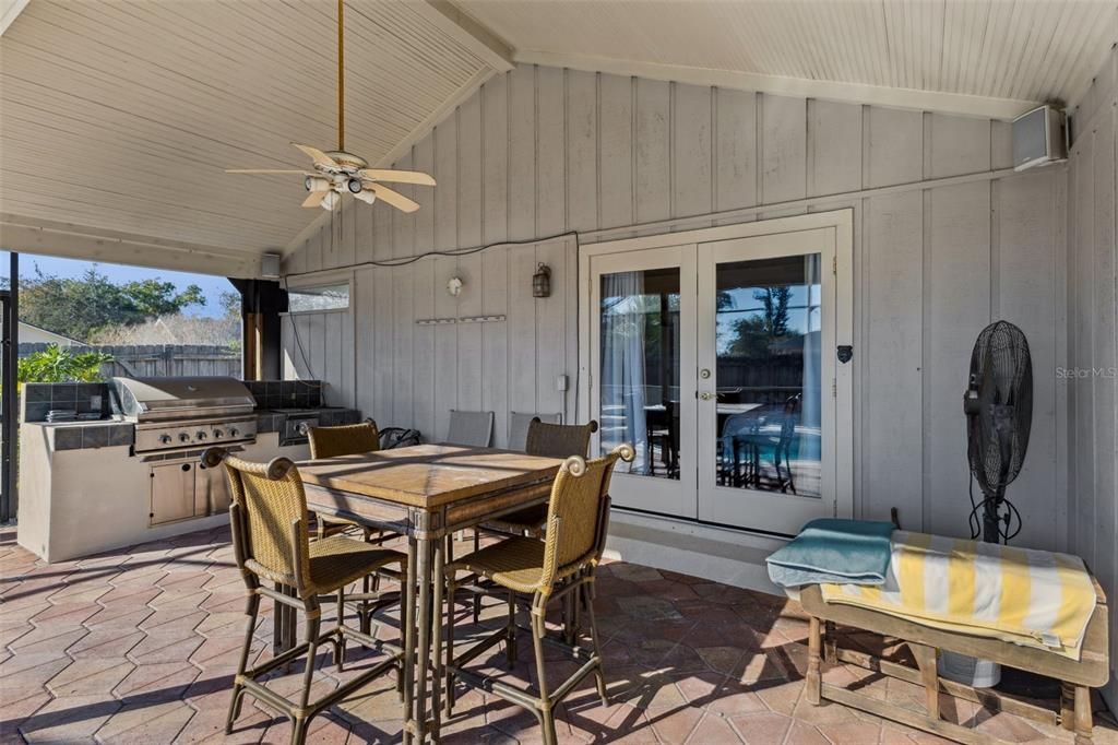 For Sale: $585,000 (3 beds, 2 baths, 2115 Square Feet)