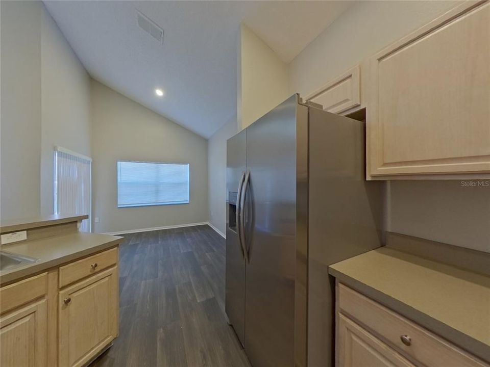 For Rent: $3,199 (6 beds, 3 baths, 2677 Square Feet)