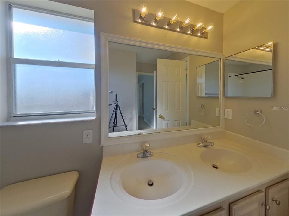 For Rent: $3,199 (6 beds, 3 baths, 2677 Square Feet)