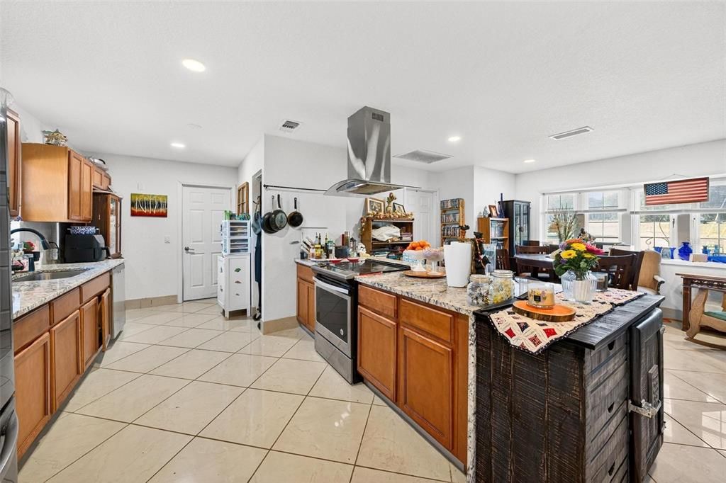 En Venta: $355,000 (4 camas, 3 baños, 1996 Pies cuadrados)