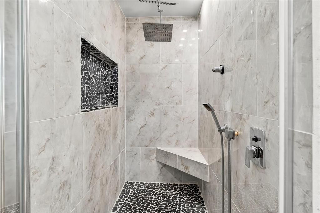 En Venta: $355,000 (4 camas, 3 baños, 1996 Pies cuadrados)