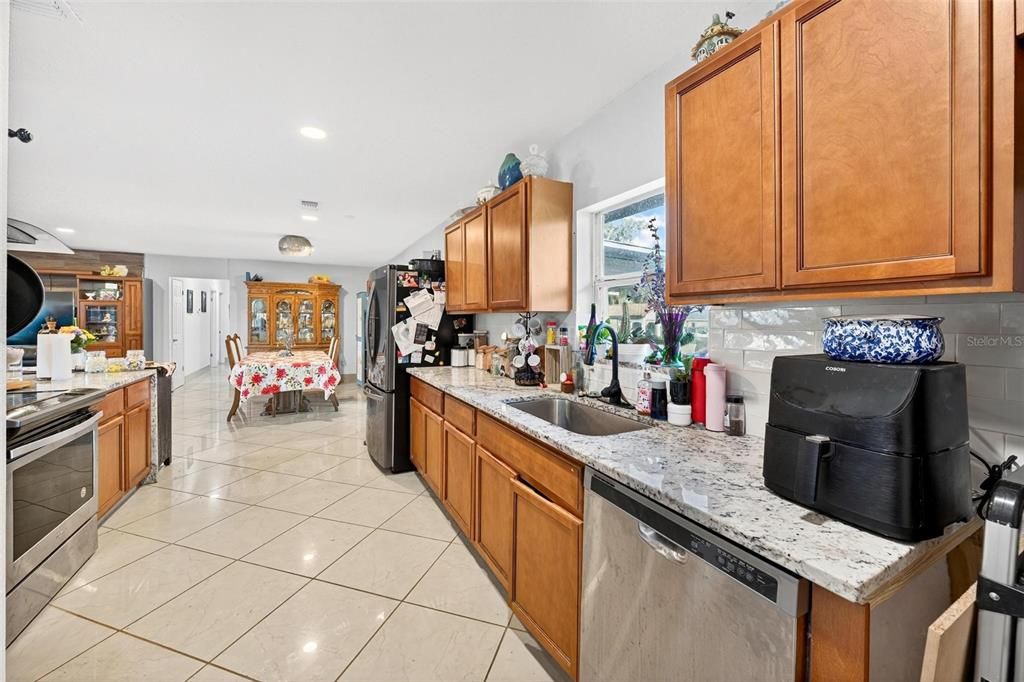 En Venta: $355,000 (4 camas, 3 baños, 1996 Pies cuadrados)