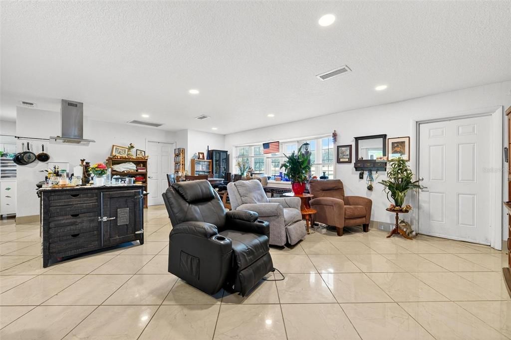 En Venta: $355,000 (4 camas, 3 baños, 1996 Pies cuadrados)