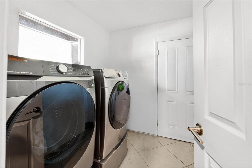 En Venta: $355,000 (4 camas, 3 baños, 1996 Pies cuadrados)