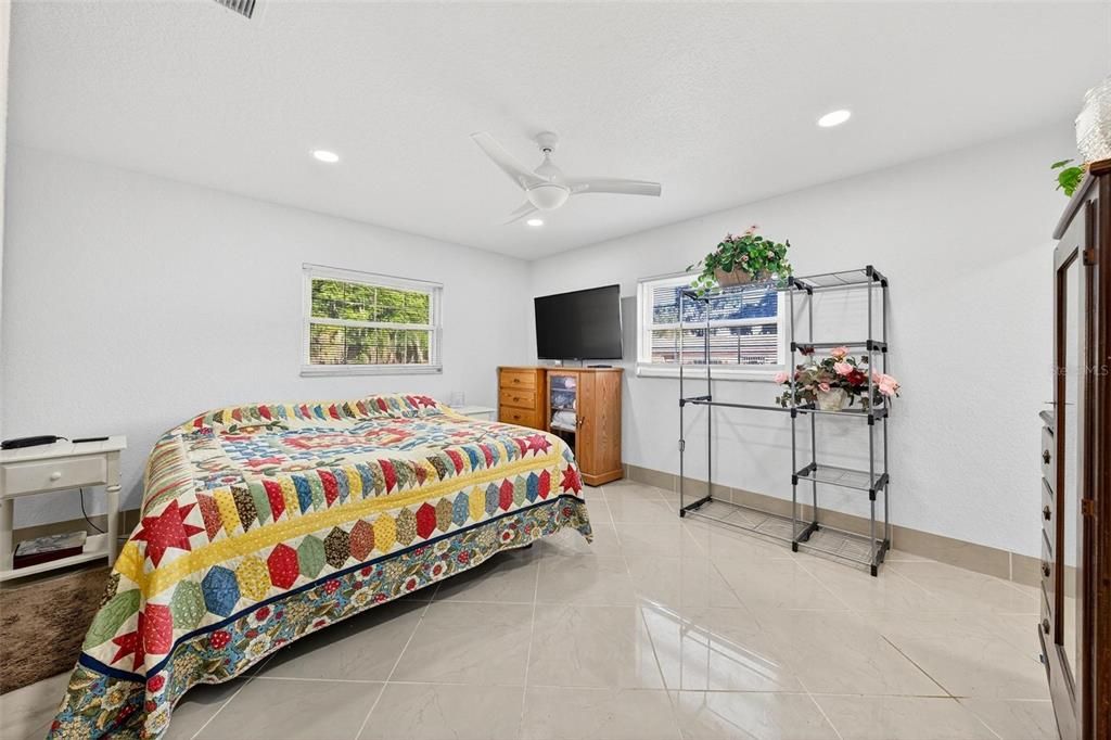 En Venta: $355,000 (4 camas, 3 baños, 1996 Pies cuadrados)