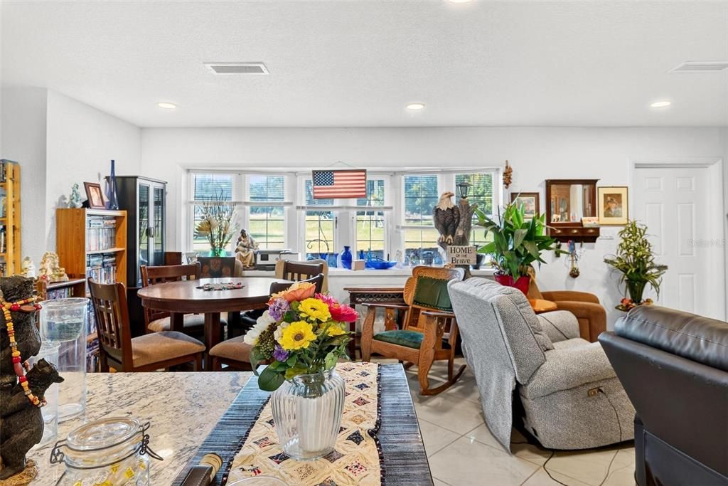 En Venta: $355,000 (4 camas, 3 baños, 1996 Pies cuadrados)