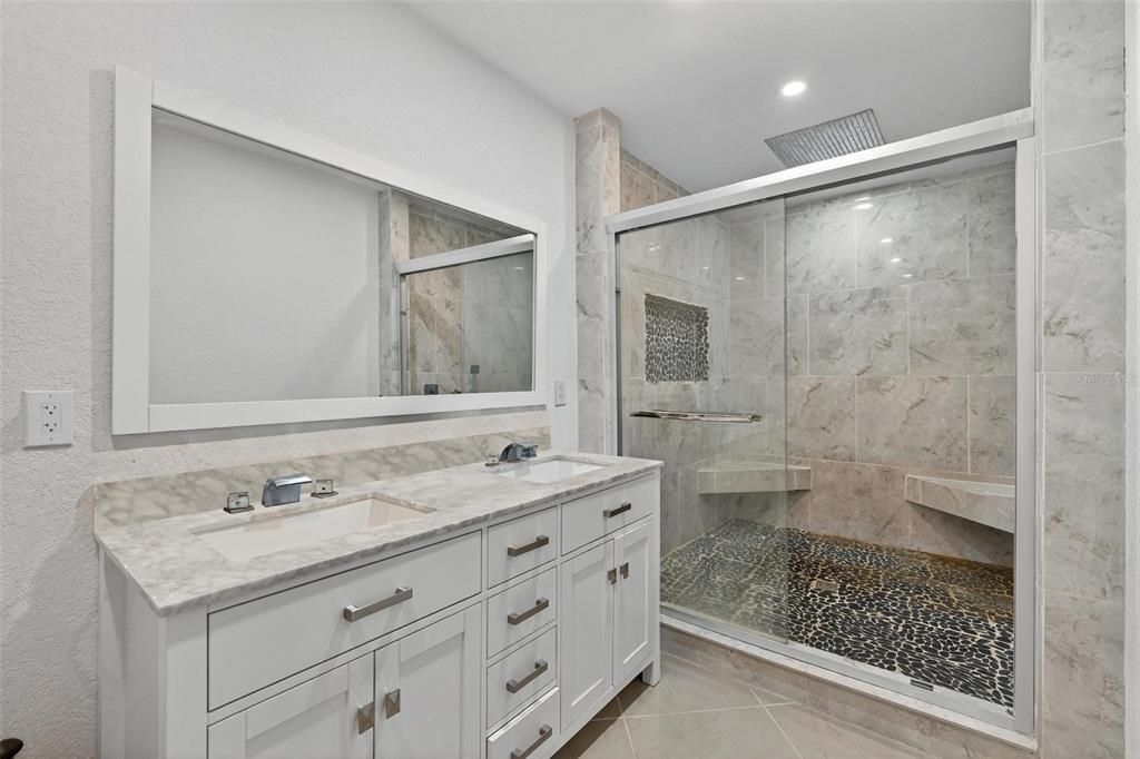 En Venta: $355,000 (4 camas, 3 baños, 1996 Pies cuadrados)