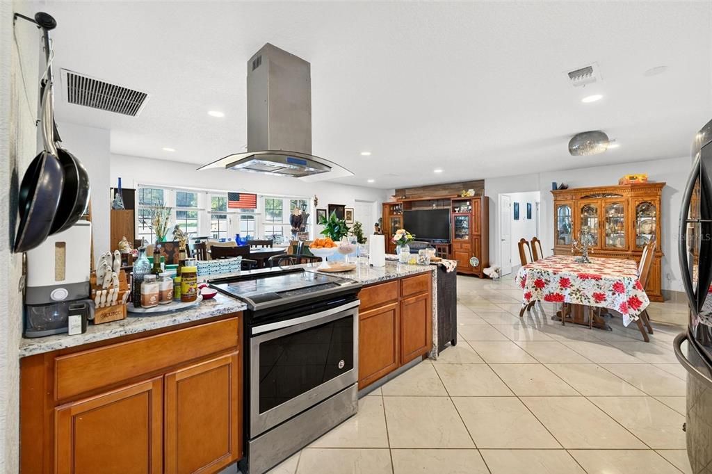 En Venta: $355,000 (4 camas, 3 baños, 1996 Pies cuadrados)