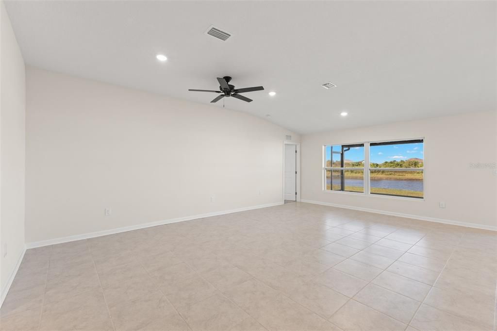 For Sale: $374,900 (4 beds, 2 baths, 1935 Square Feet)