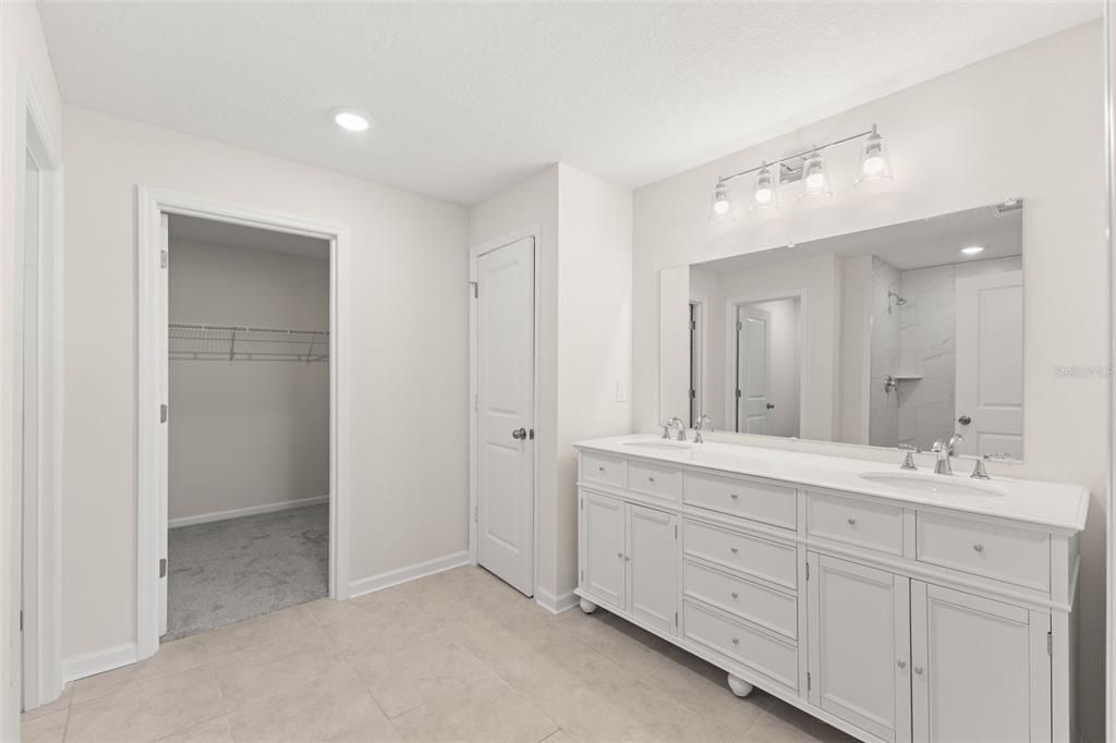 For Sale: $374,900 (4 beds, 2 baths, 1935 Square Feet)