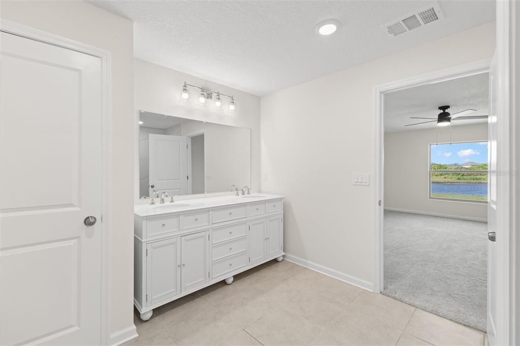 For Sale: $374,900 (4 beds, 2 baths, 1935 Square Feet)