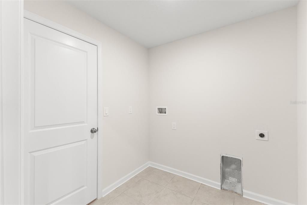 For Sale: $374,900 (4 beds, 2 baths, 1935 Square Feet)