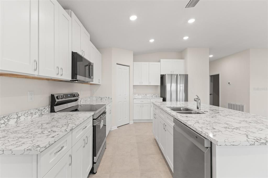 For Sale: $374,900 (4 beds, 2 baths, 1935 Square Feet)