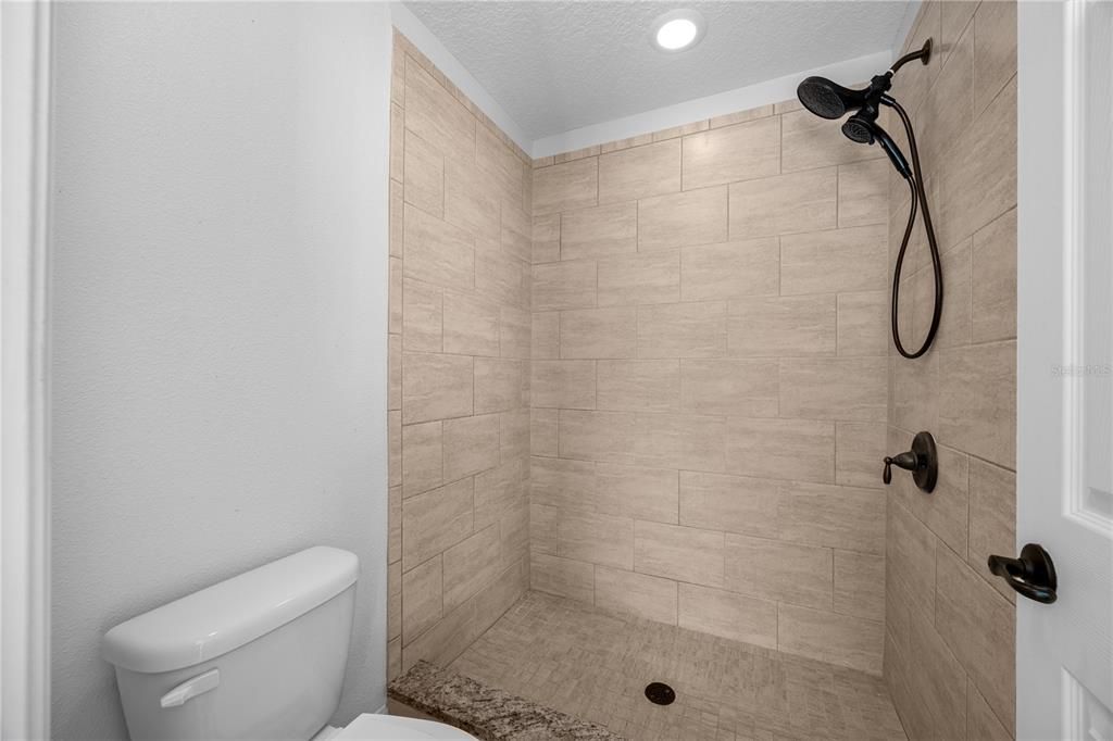 For Rent: $1,900 (3 beds, 2 baths, 1832 Square Feet)