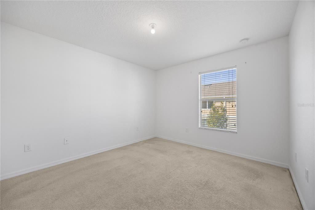 For Rent: $1,900 (3 beds, 2 baths, 1832 Square Feet)