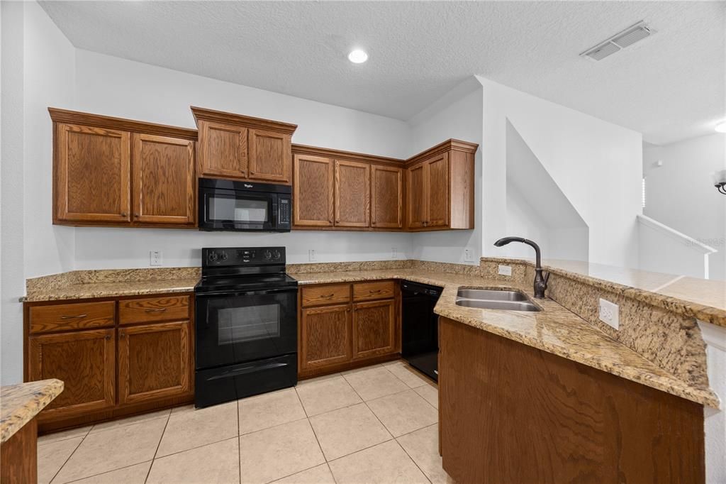 For Rent: $1,900 (3 beds, 2 baths, 1832 Square Feet)