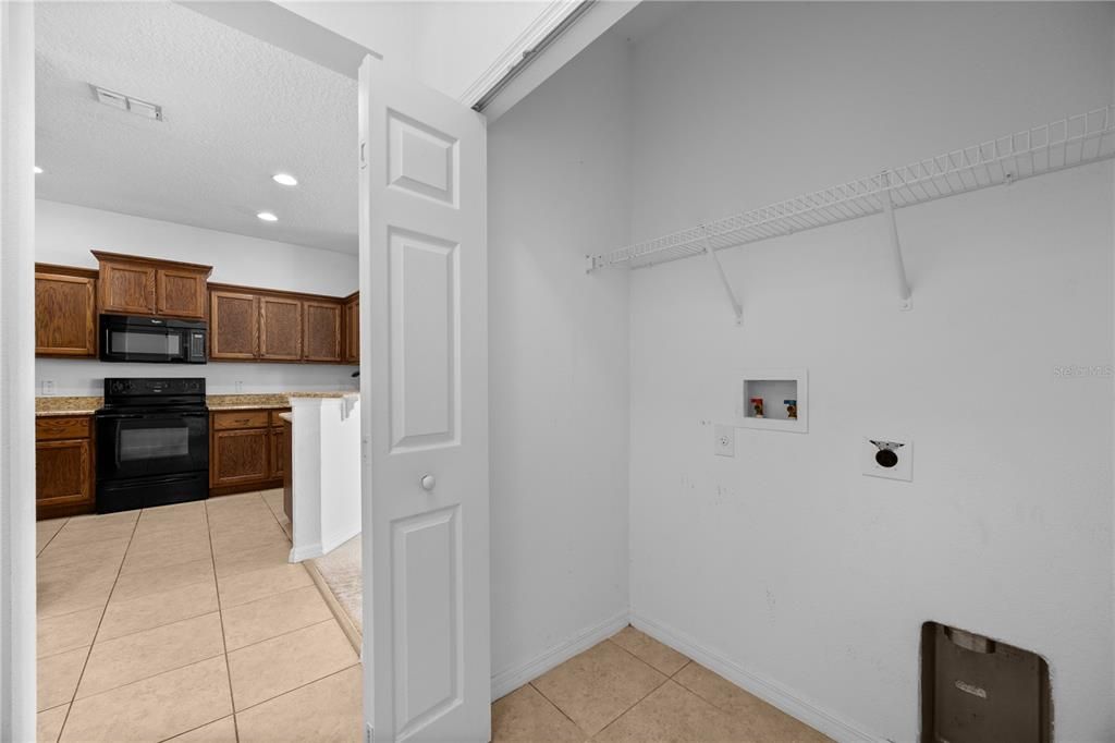 For Rent: $1,900 (3 beds, 2 baths, 1832 Square Feet)