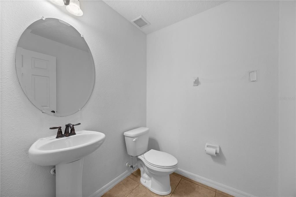 For Rent: $1,900 (3 beds, 2 baths, 1832 Square Feet)