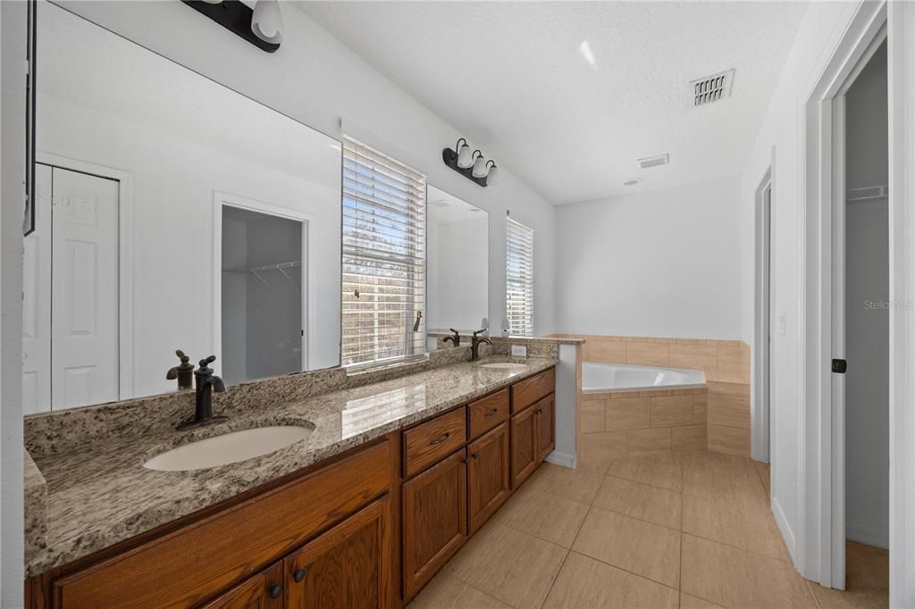 For Rent: $1,900 (3 beds, 2 baths, 1832 Square Feet)