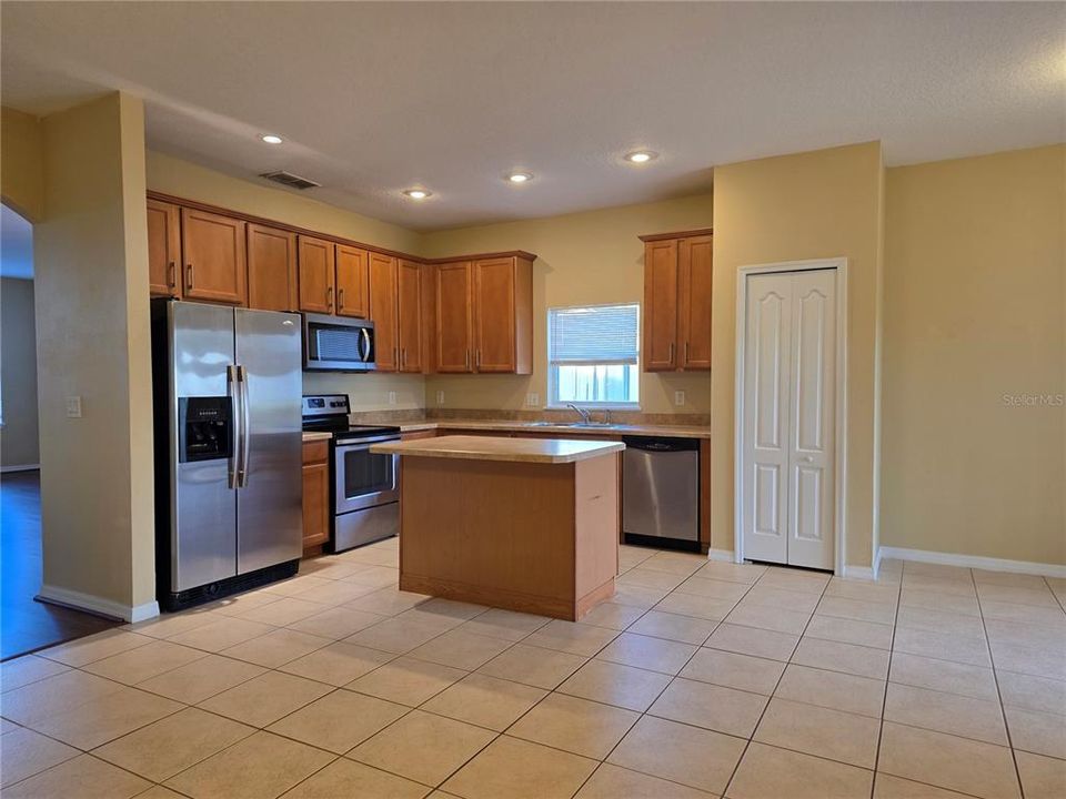 出租: $2,075 (3 贝兹, 2 浴室, 1751 平方英尺)